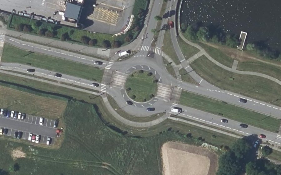 Vue aérienne du Rond-point anonyme n°30435585