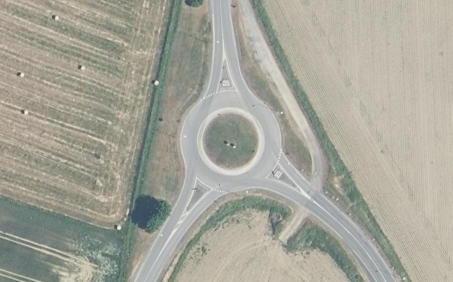 Vue aérienne du Rond-point anonyme n°30445645