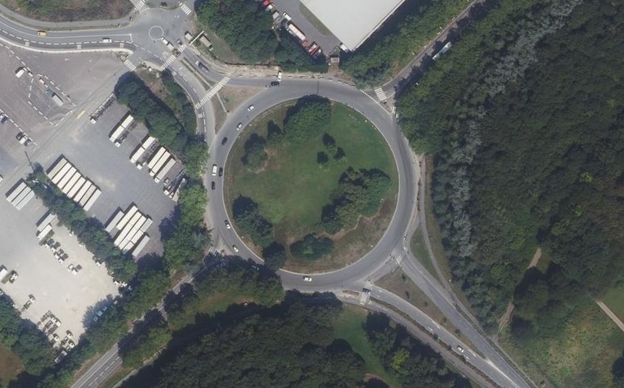 Vue aérienne du Rond-point anonyme n°30446901