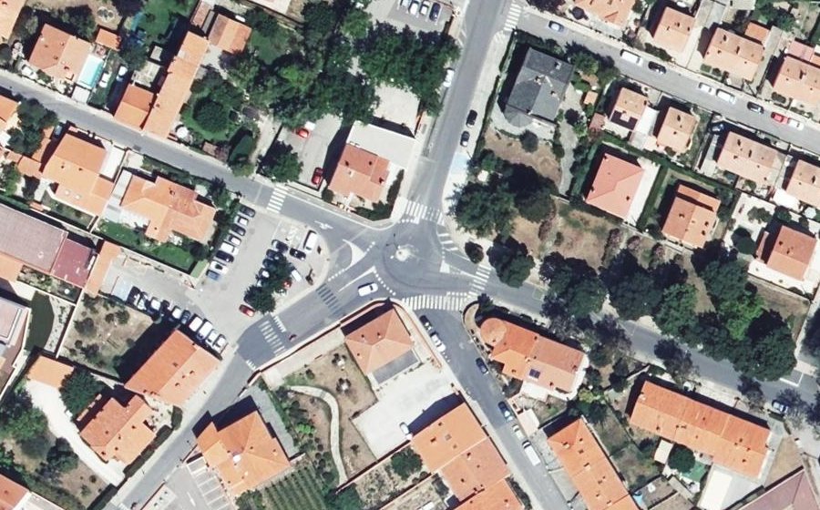 Vue aérienne du Rond-point anonyme n°30447140