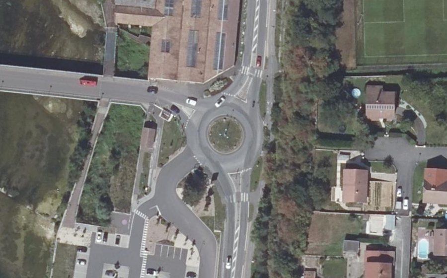 Vue aérienne du Rond-point anonyme n°30450658