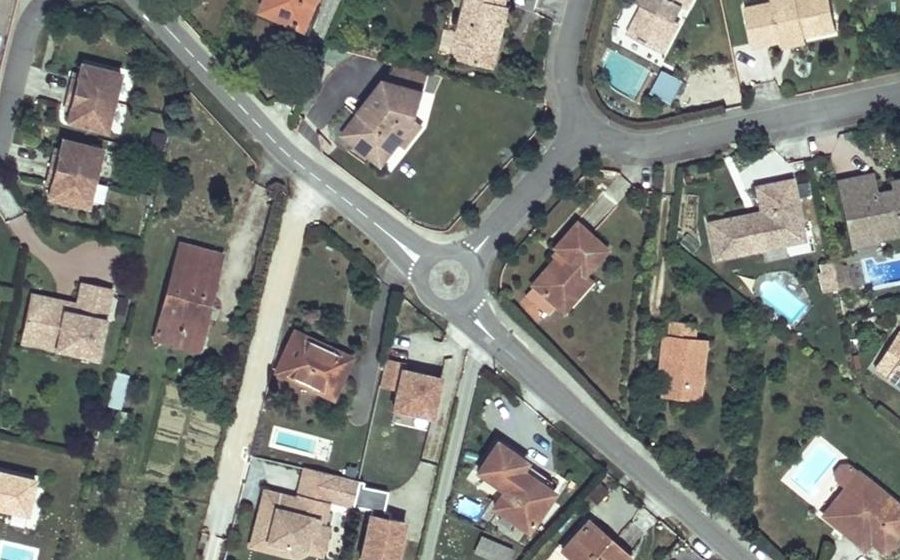 Vue aérienne du Rond-point anonyme n°30450661