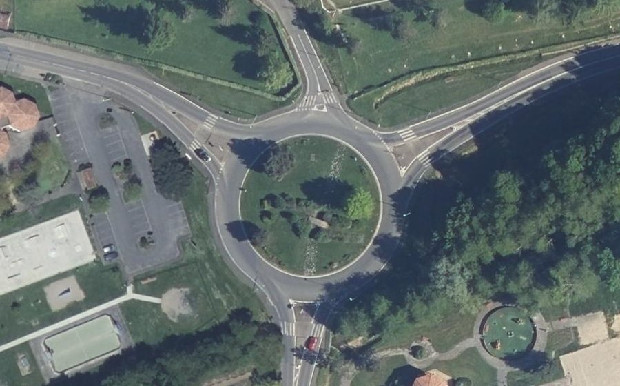 Vue aérienne du Rond-point anonyme n°30451842