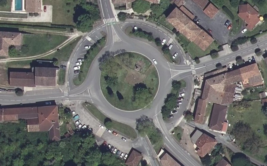 Vue aérienne du Rond-point anonyme n°30453345