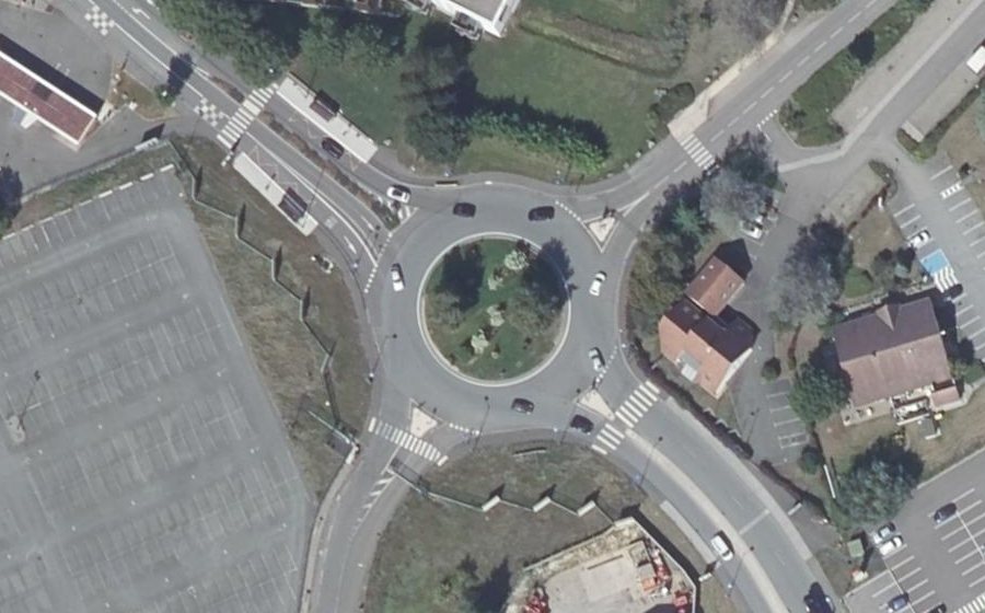 Vue aérienne du Rond-point anonyme n°30454271