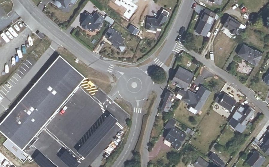 Vue aérienne du Rond-point anonyme n°304591847