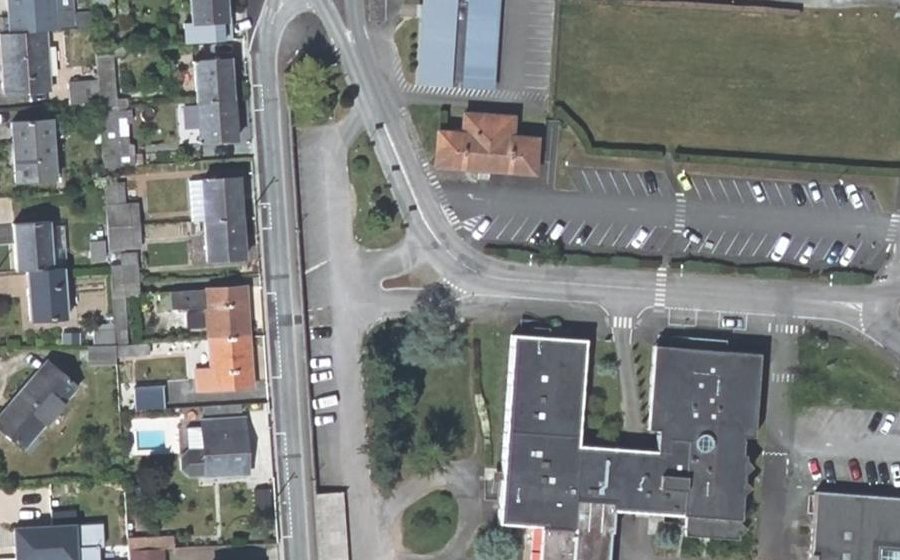 Vue aérienne du Rond-point anonyme n°304664587