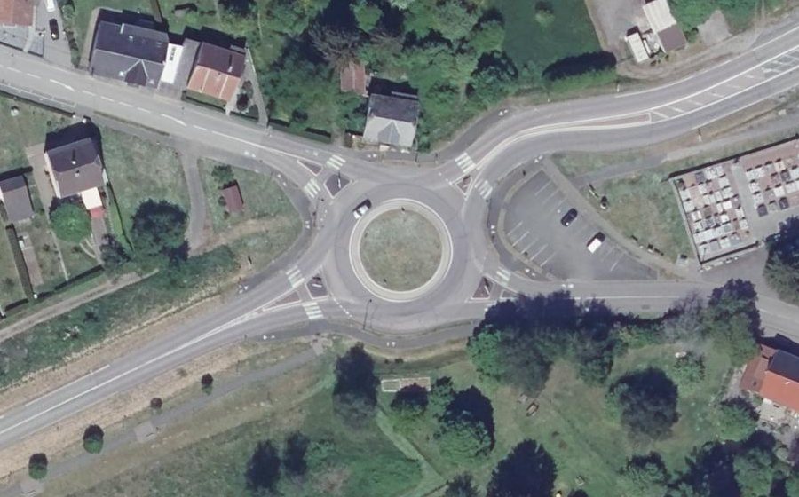 Vue aérienne du Rond-point anonyme n°30472992