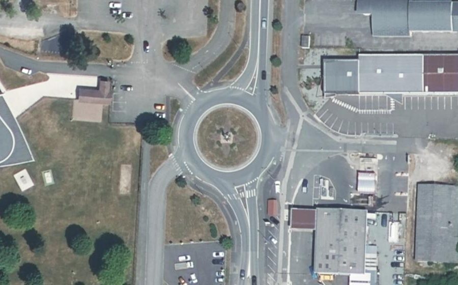 Vue aérienne du Rond-point anonyme n°30478797