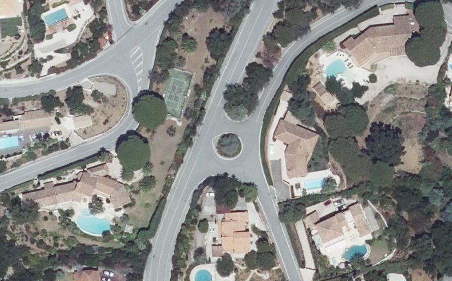 Vue aérienne du Rond-point anonyme n°30480973