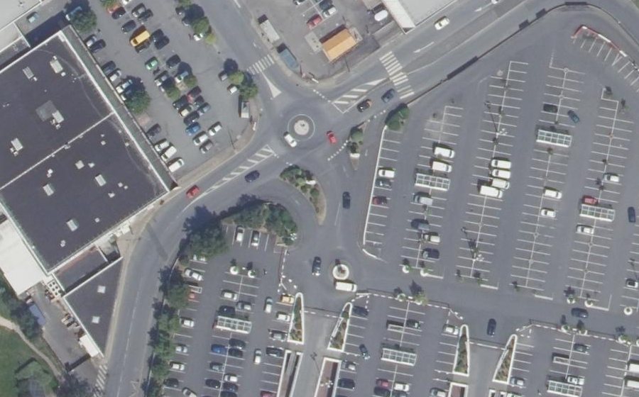 Vue aérienne du Rond-point anonyme n°30487487
