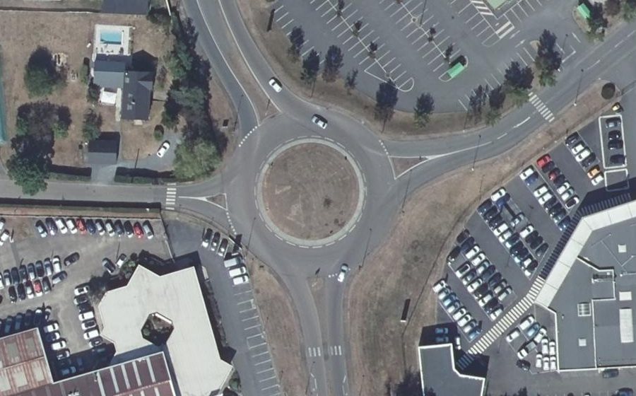 Vue aérienne du Rond-point anonyme n°30492035