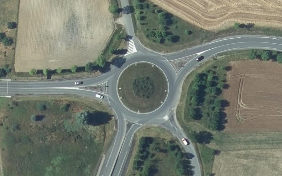 Vue aérienne du Rond-point anonyme n°30495695