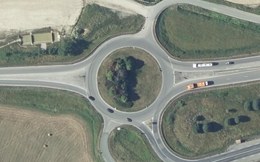 Vue aérienne du Rond-point anonyme n°30497547