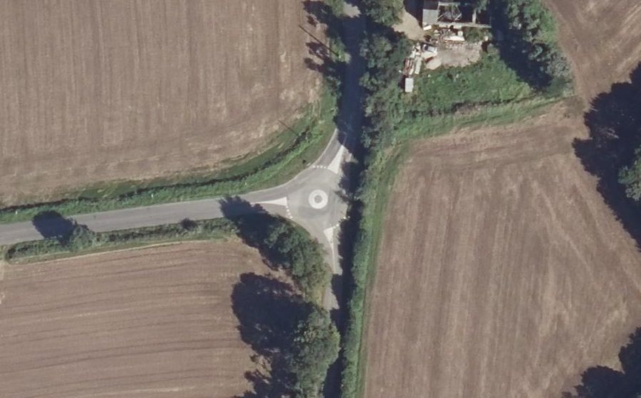 Vue aérienne du Rond-point anonyme n°30499074