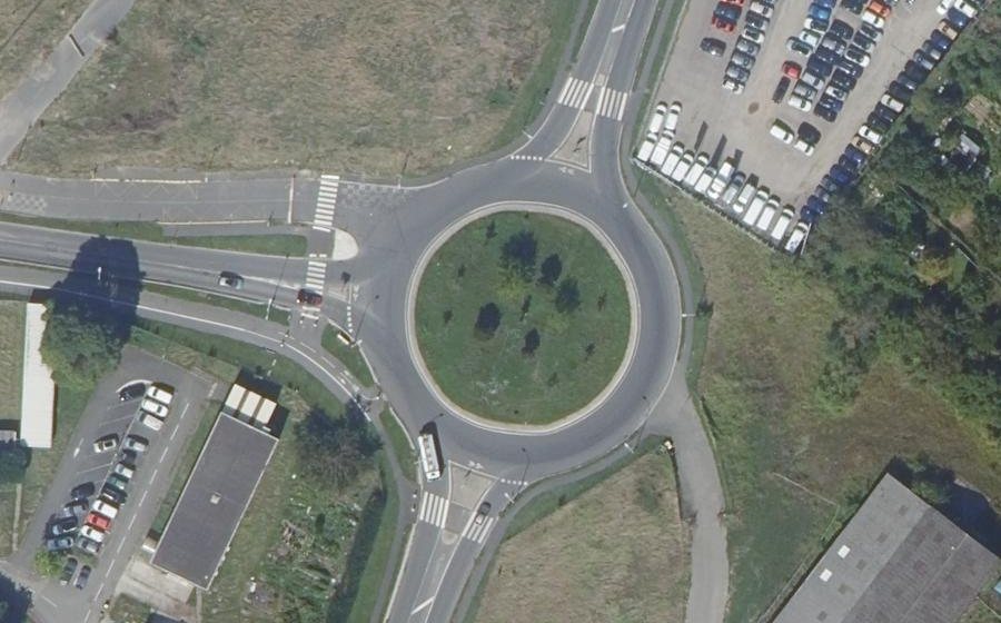 Vue aérienne du Rond-point anonyme n°305105003