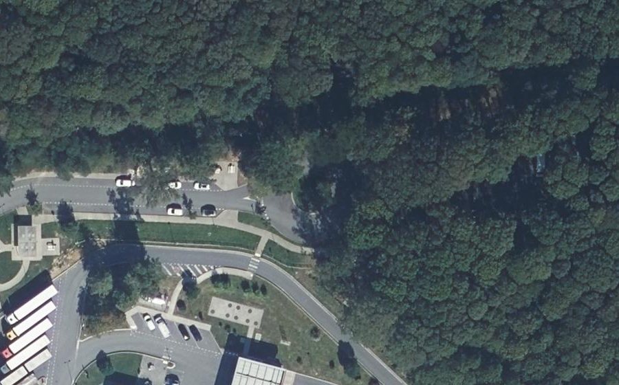 Vue aérienne du Rond-point anonyme n°305133489