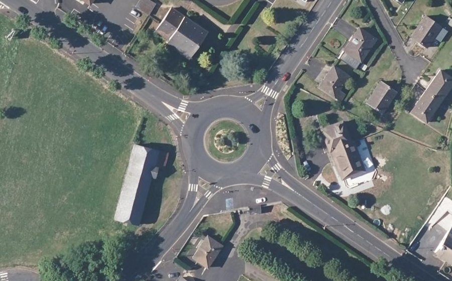 Vue aérienne du Rond-point anonyme n°30535615