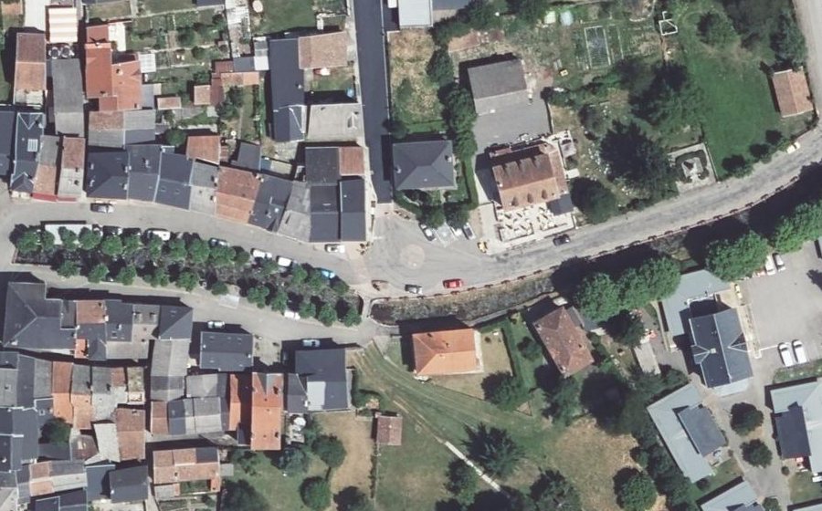 Vue aérienne du Rond-point anonyme n°305424411