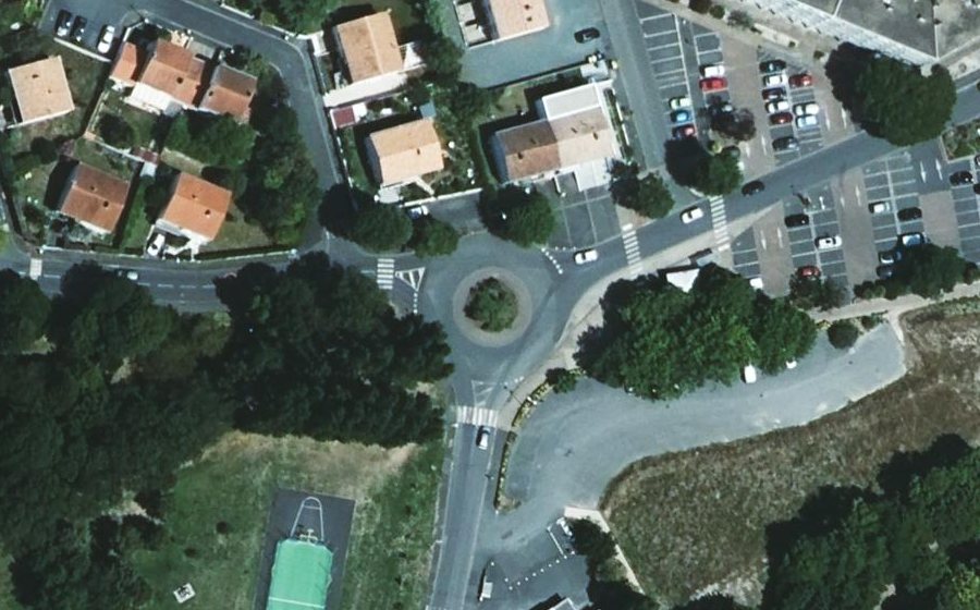 Vue aérienne du Rond-point anonyme n°305511984