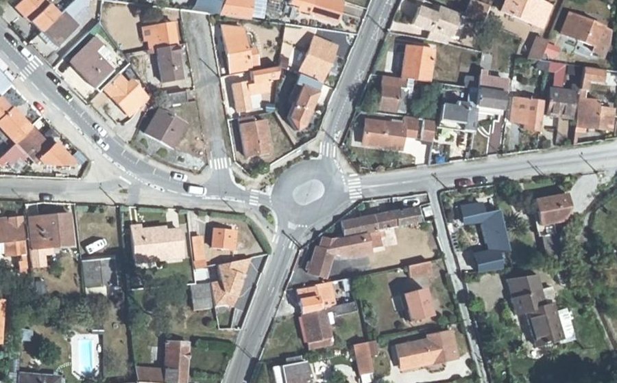 Vue aérienne du Rond-point anonyme n°305515750