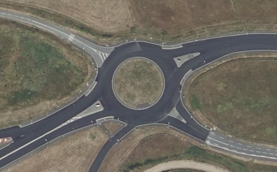 Vue aérienne du Rond-point anonyme n°305623996