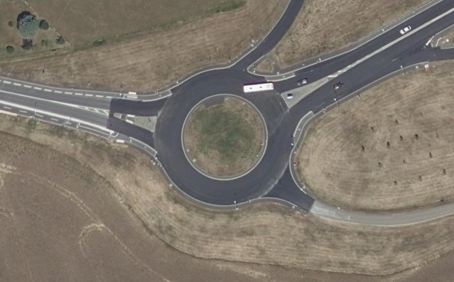 Vue aérienne du Rond-point anonyme n°305623997