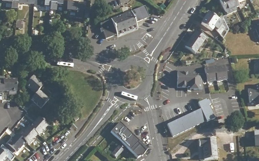 Vue aérienne du Rond-point anonyme n°30568543