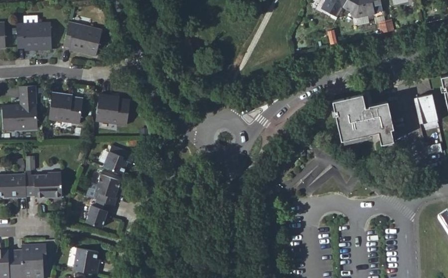 Vue aérienne du Rond-point anonyme n°30568664