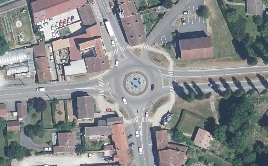 Vue aérienne du Rond-point anonyme n°30578665