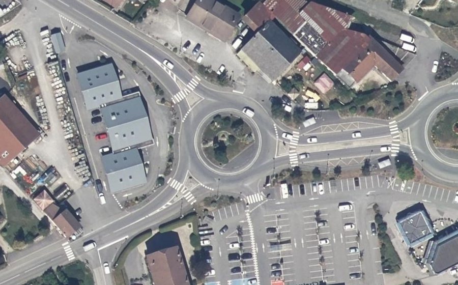 Vue aérienne du Rond-point anonyme n°30583917