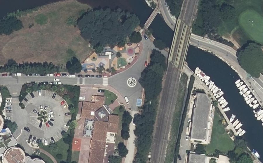 Vue aérienne du Rond-point anonyme n°30586259