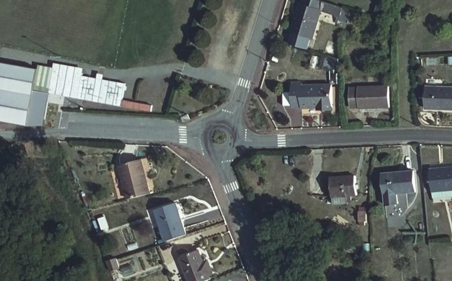 Vue aérienne du Rond-point anonyme n°30598342