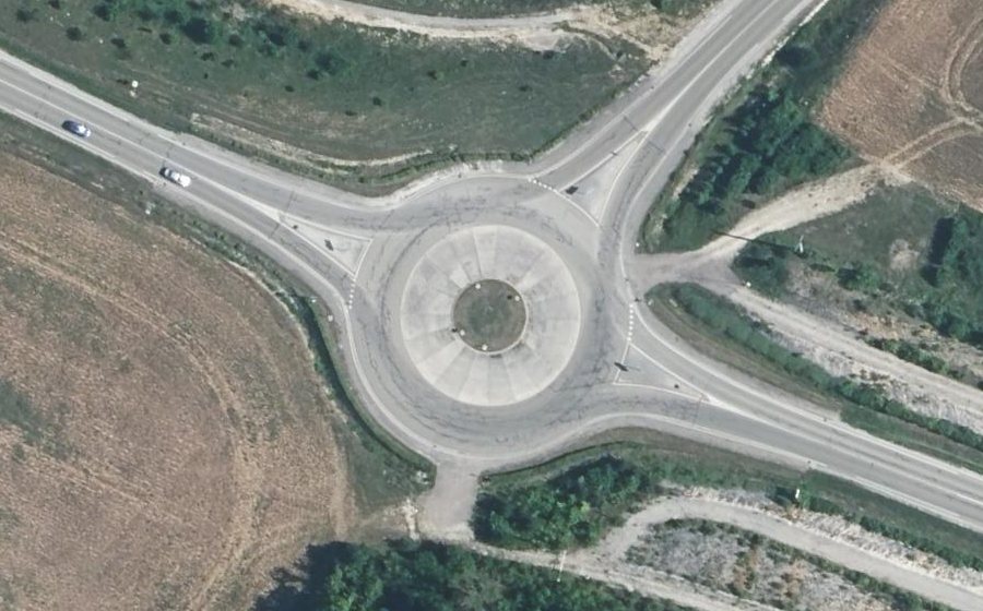 Vue aérienne du Rond-point anonyme n°305997697