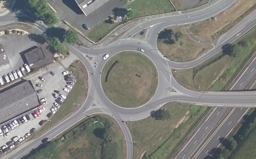 Vue aérienne du Rond-point anonyme n°30604582