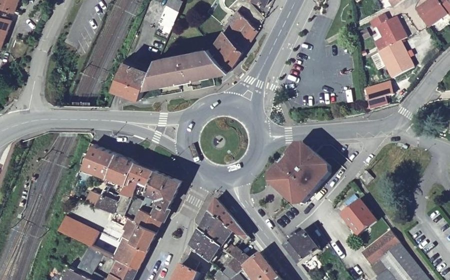 Vue aérienne du Rond-point anonyme n°30605876