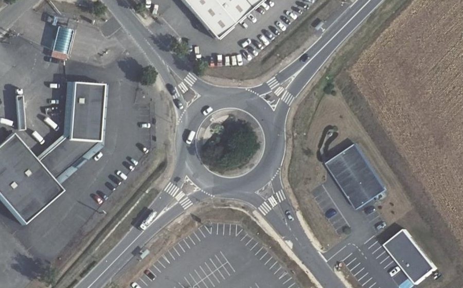 Vue aérienne du Rond-point anonyme n°30608184
