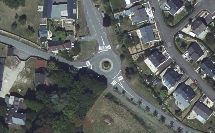Vue aérienne du Rond-point anonyme n°306082103