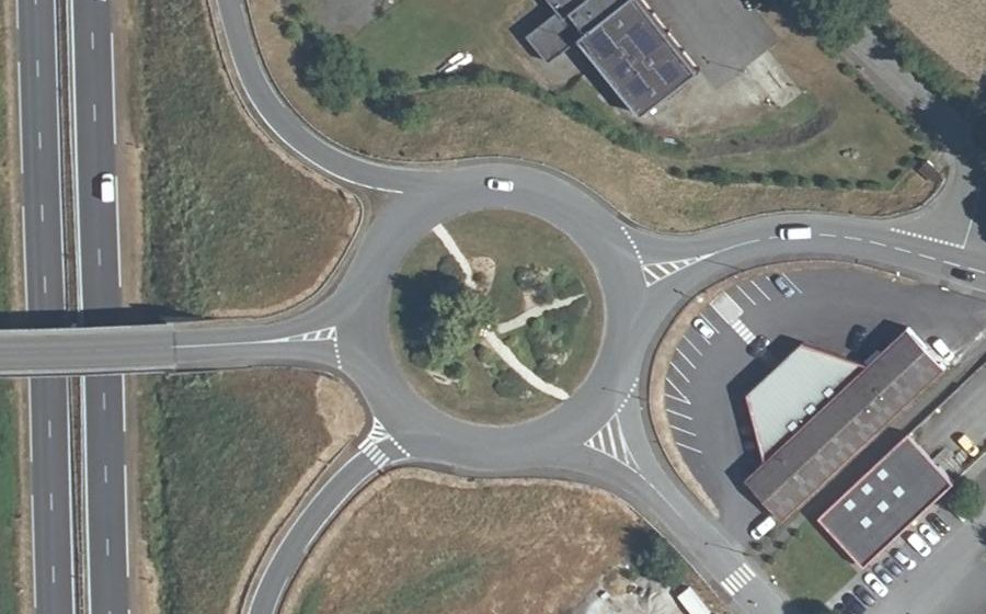 Vue aérienne du Rond-point anonyme n°30608645