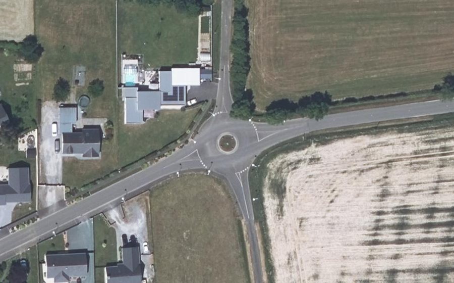 Vue aérienne du Rond-point anonyme n°306225377