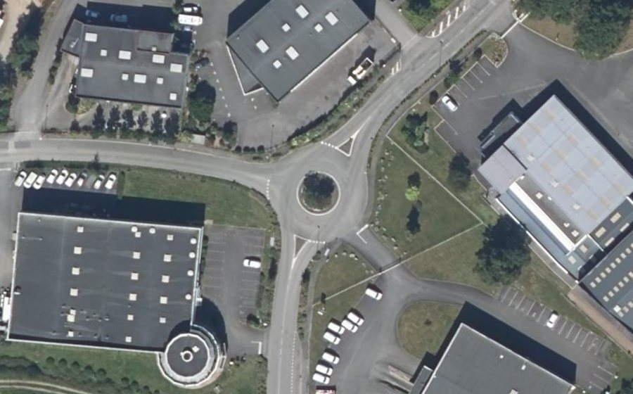 Vue aérienne du Rond-point anonyme n°306225591