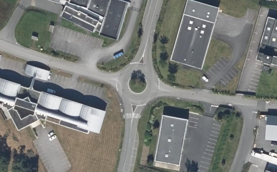 Vue aérienne du Rond-point anonyme n°306225592