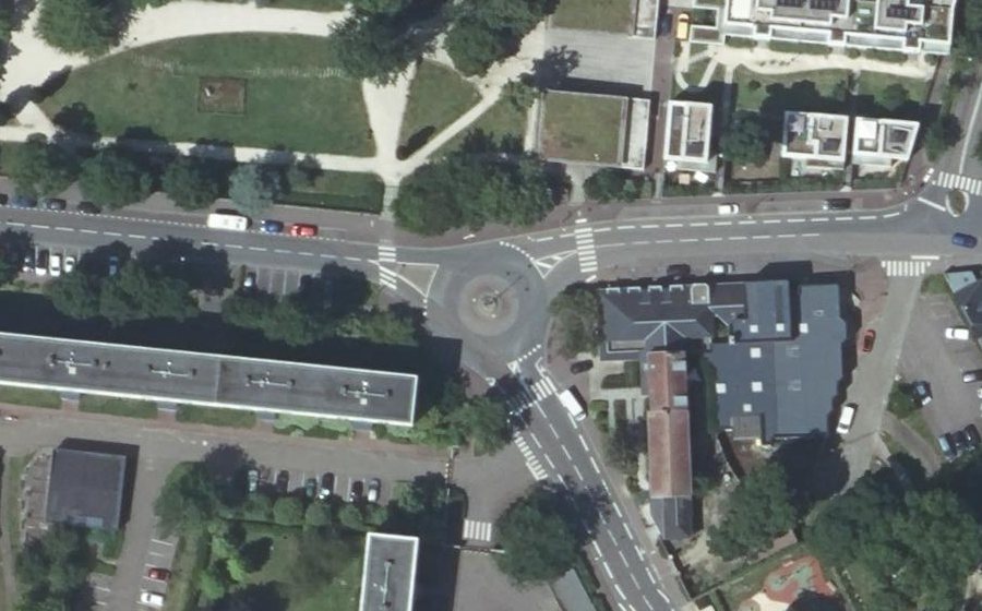 Vue aérienne du Rond-point anonyme n°30622979
