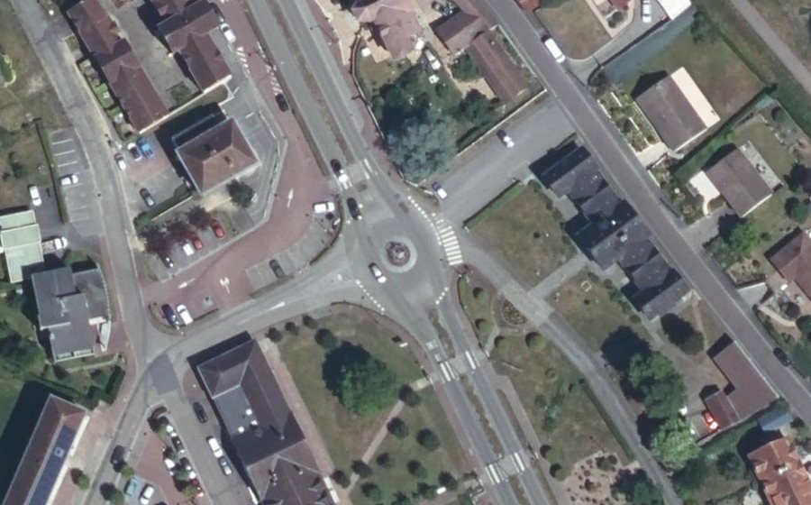Vue aérienne du Rond-point anonyme n°30623910