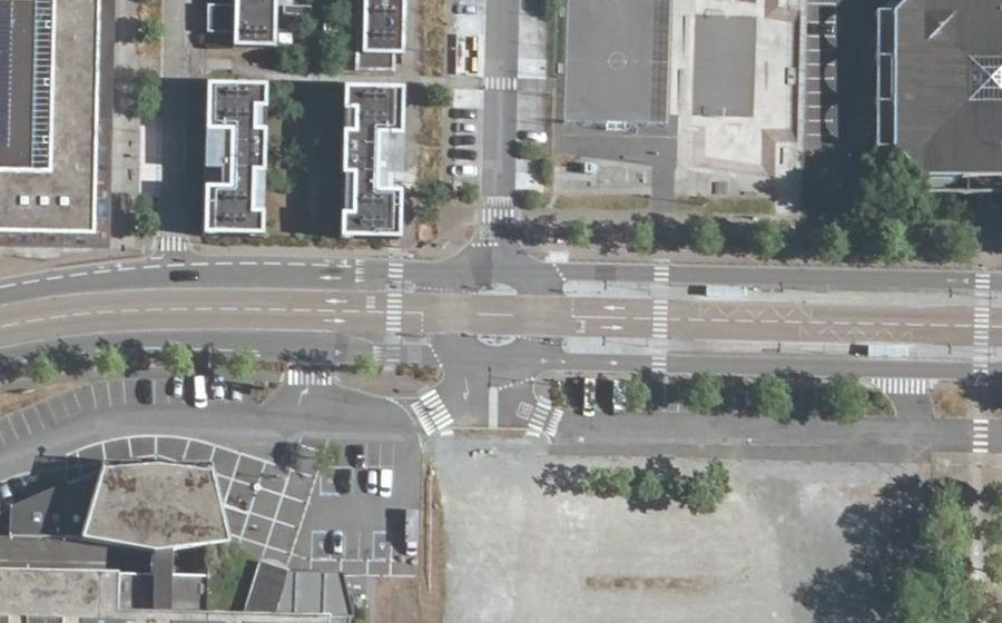 Vue aérienne du Rond-point anonyme n°306244446
