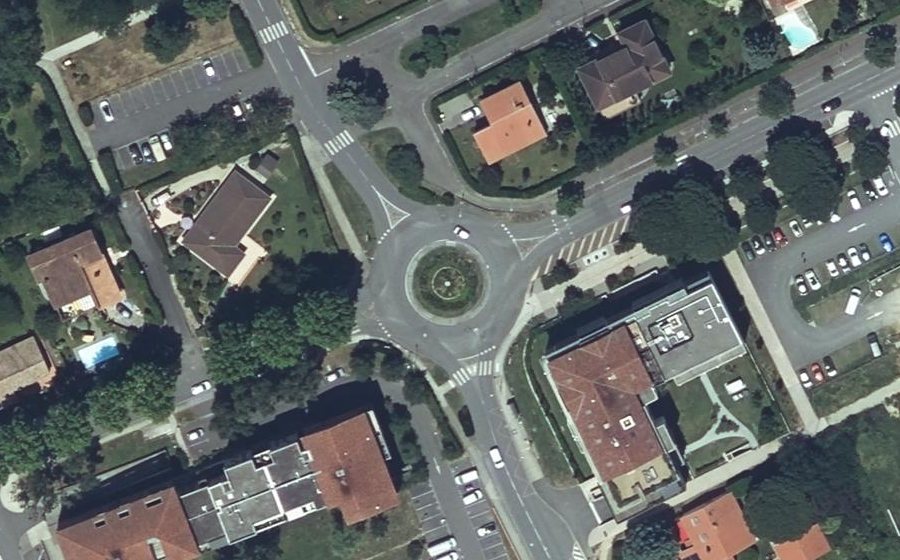 Vue aérienne du Rond-point anonyme n°30626340