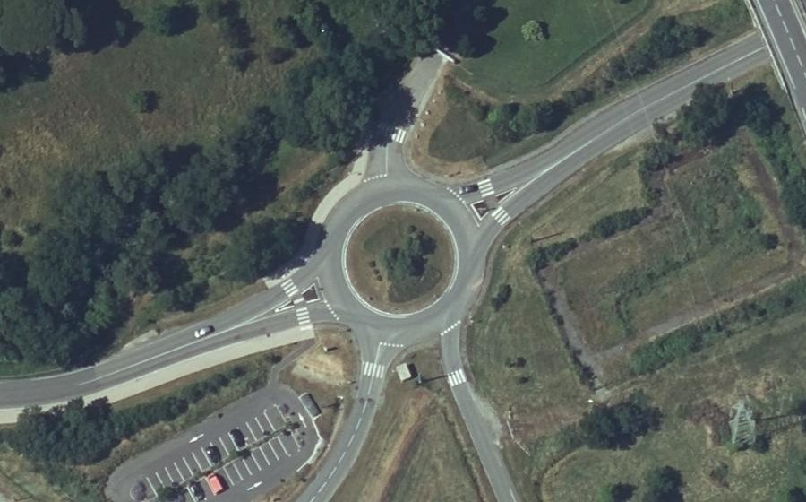 Vue aérienne du Rond-point anonyme n°30627998