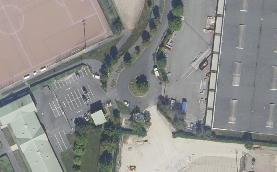 Vue aérienne du Rond-point anonyme n°30631465