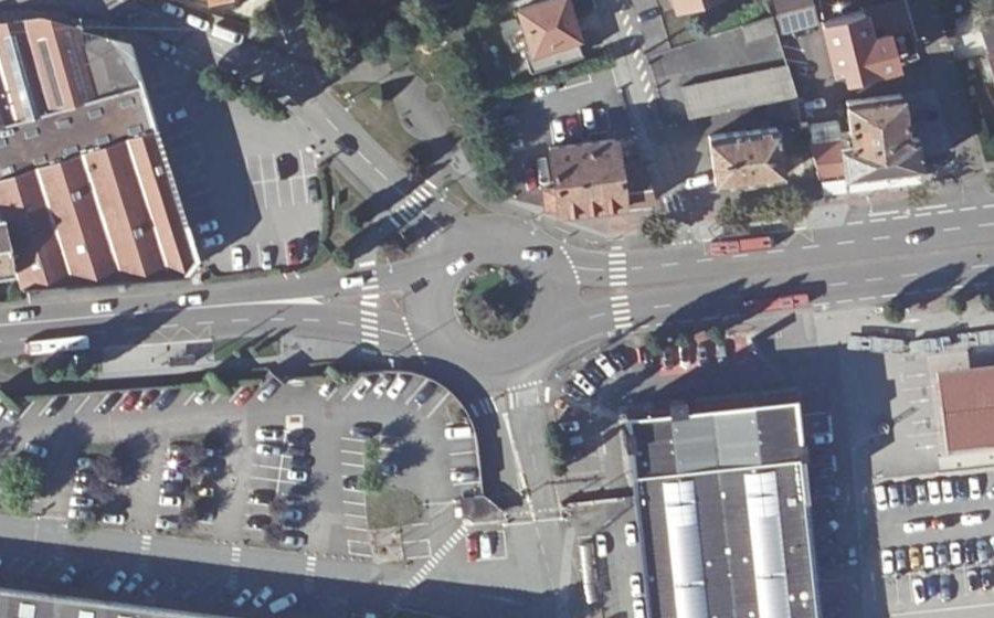 Vue aérienne du Rond-point anonyme n°30641245