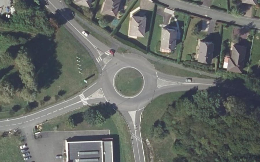 Vue aérienne du Rond-point anonyme n°30644947